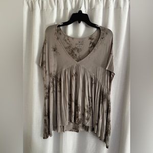 L-XL American Eagle Outfitters flowy top.